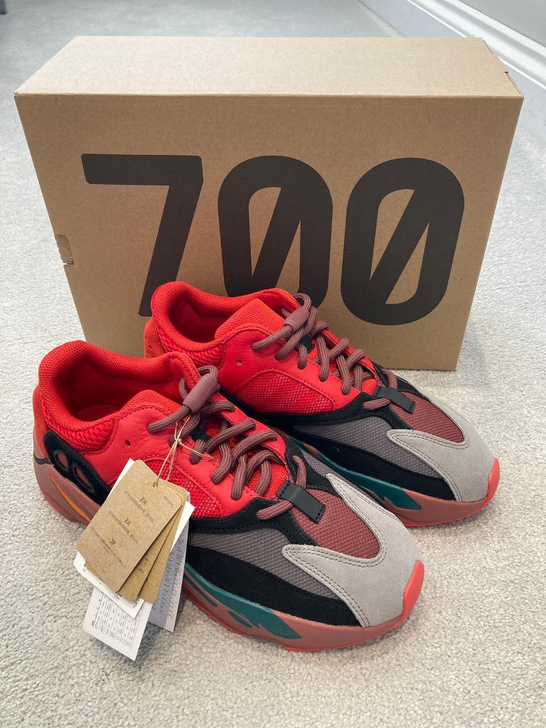 yeezy 700 size 9